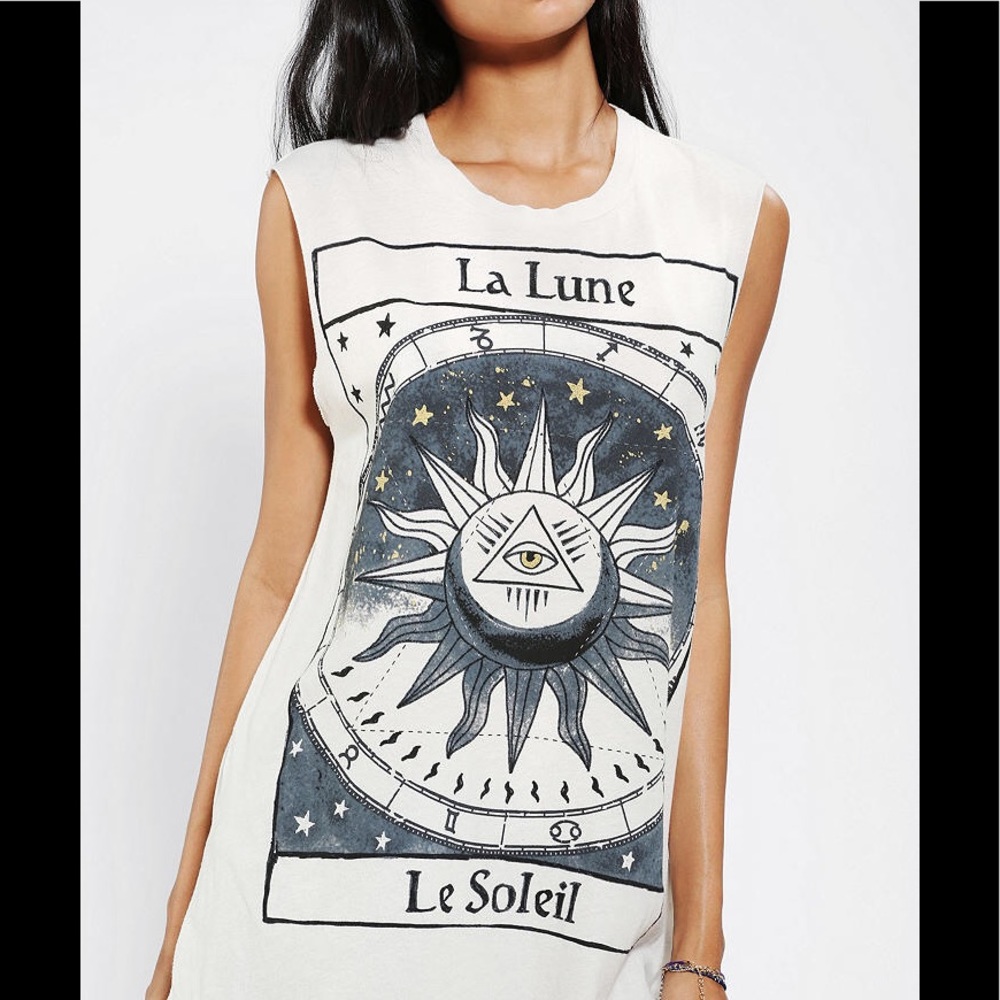 Women’s Graphic Muscle Tee